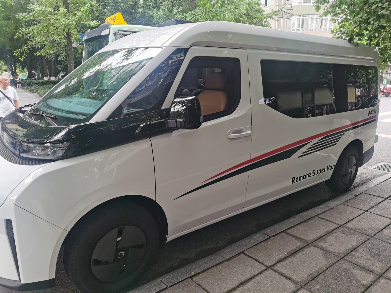 全新宝马i5 eDrive40试驾：传统豪华品牌的电动化答卷值几分？